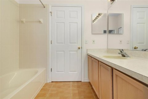 Villa ou maison à louer à Kissimmee, Floride: 3 chambres, 172.33 m2 № 1762273 - photo 11