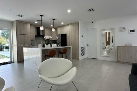 Casa en venta en Pembroke Pines, Florida, 3 dormitorios, 83.33 m2 № 1861140 - foto 5