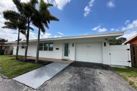 Casa en venta en Pembroke Pines, Florida, 3 dormitorios, 83.33 m2 № 1861140 - foto 1