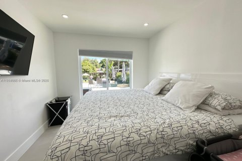 Casa en venta en Pembroke Pines, Florida, 3 dormitorios, 83.33 m2 № 1861140 - foto 11