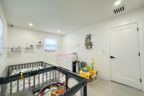 Casa en venta en Pembroke Pines, Florida, 3 dormitorios, 83.33 m2 № 1861140 - foto 16