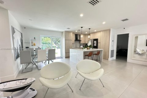 Casa en venta en Pembroke Pines, Florida, 3 dormitorios, 83.33 m2 № 1861140 - foto 3