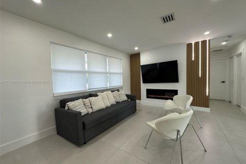 Casa en venta en Pembroke Pines, Florida, 3 dormitorios, 83.33 m2 № 1861140 - foto 6