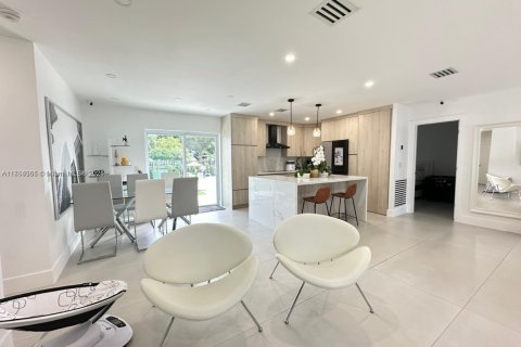 Casa en venta en Pembroke Pines, Florida, 3 dormitorios, 83.33 m2 № 1861140 - foto 4
