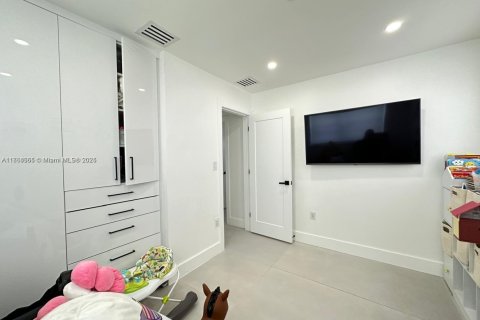Casa en venta en Pembroke Pines, Florida, 3 dormitorios, 83.33 m2 № 1861140 - foto 15