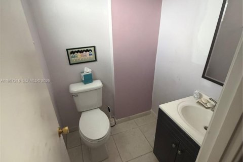 Condominio en venta en Hallandale Beach, Florida, 1 dormitorio, 77.11 m2 № 2028559 - foto 12