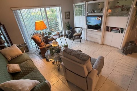 Condominio en venta en Hallandale Beach, Florida, 1 dormitorio, 77.11 m2 № 2028559 - foto 7