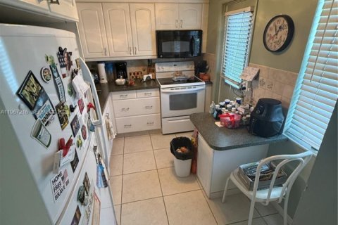 Condominio en venta en Hallandale Beach, Florida, 1 dormitorio, 77.11 m2 № 2028559 - foto 16