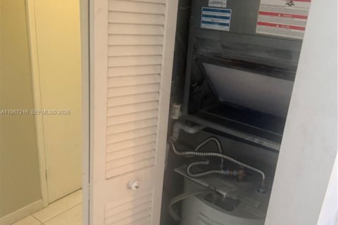 Condominio en venta en Hallandale Beach, Florida, 1 dormitorio, 77.11 m2 № 2028559 - foto 18