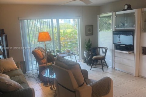 Condominio en venta en Hallandale Beach, Florida, 1 dormitorio, 77.11 m2 № 2028559 - foto 17