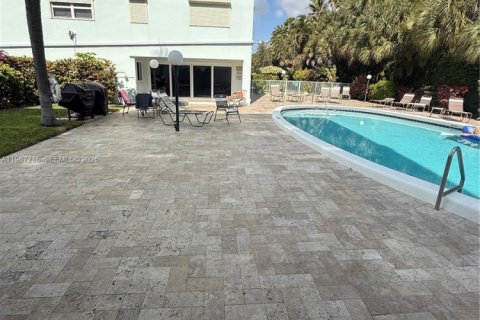 Condominio en venta en Hallandale Beach, Florida, 1 dormitorio, 77.11 m2 № 2028559 - foto 20