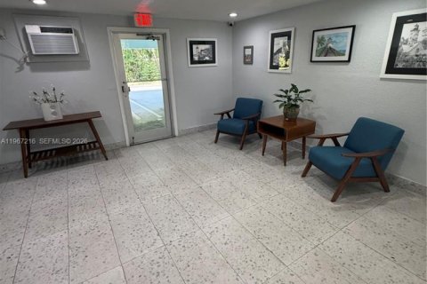 Condominio en venta en Hallandale Beach, Florida, 1 dormitorio, 77.11 m2 № 2028559 - foto 3