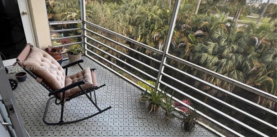 Condominio en Hallandale Beach, Florida, 1 dormitorio  № 2028559