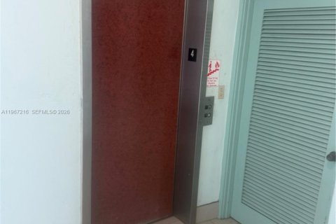 Condominio en venta en Hallandale Beach, Florida, 1 dormitorio, 77.11 m2 № 2028559 - foto 4