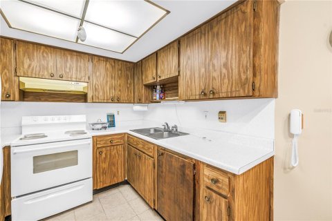 House in Palm Harbor, Florida 2 bedrooms, 92.9 sq.m. № 2198267 - photo 11