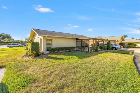 House in Palm Harbor, Florida 2 bedrooms, 92.9 sq.m. № 2198267 - photo 4