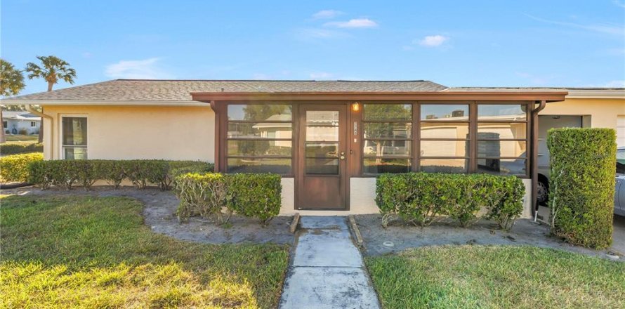 House in Palm Harbor, Florida 2 bedrooms, 92.9 sq.m. № 2198267