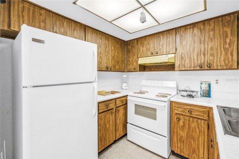 House in Palm Harbor, Florida 2 bedrooms, 92.9 sq.m. № 2198267 - photo 12