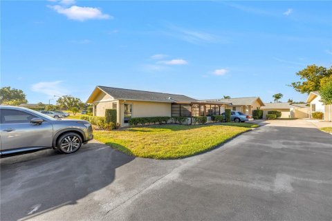 House in Palm Harbor, Florida 2 bedrooms, 92.9 sq.m. № 2198267 - photo 3