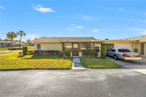 House in Palm Harbor, Florida 2 bedrooms, 92.9 sq.m. № 2198267 - photo 2