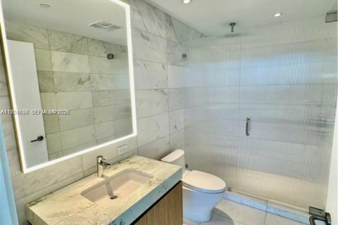 Condo in Miami Beach, Florida, 1 bedroom  № 2010148 - photo 12