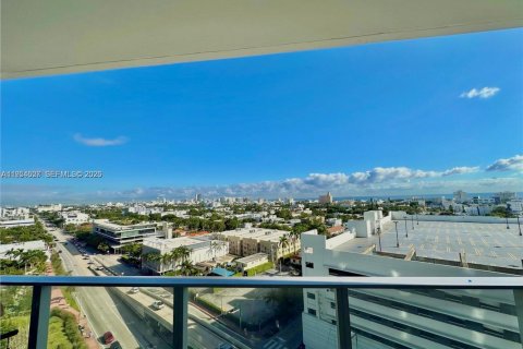 Condo in Miami Beach, Florida, 1 bedroom  № 2010148 - photo 4