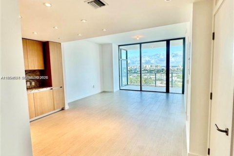 Condo in Miami Beach, Florida, 1 bedroom  № 2010148 - photo 11