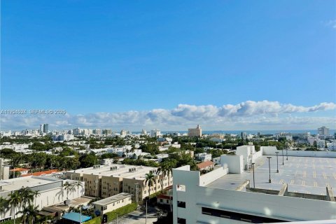 Condo in Miami Beach, Florida, 1 bedroom  № 2010148 - photo 5
