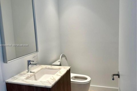 Condo in Miami Beach, Florida, 1 bedroom  № 2010148 - photo 10