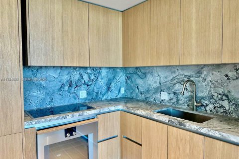 Condo in Miami Beach, Florida, 1 bedroom  № 2010148 - photo 7