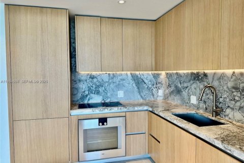 Condo in Miami Beach, Florida, 1 bedroom  № 2010148 - photo 8