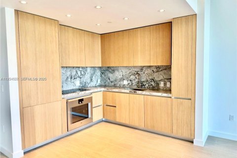 Condo in Miami Beach, Florida, 1 bedroom  № 2010148 - photo 9