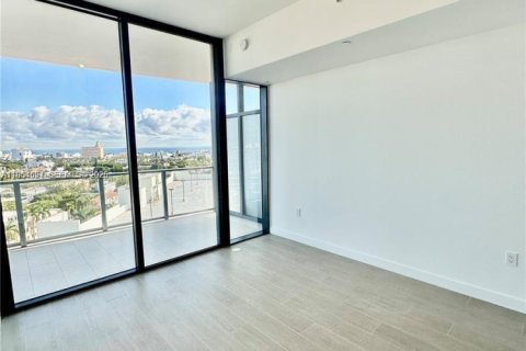 Condo in Miami Beach, Florida, 1 bedroom  № 2010148 - photo 13