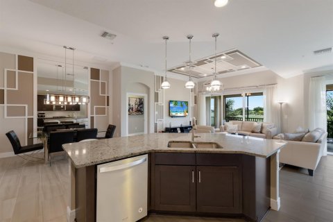Copropriété à vendre à Lakewood Ranch, Floride: 3 chambres, 220.74 m2 № 1875777 - photo 11