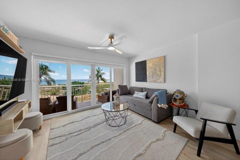 Condo in Pompano Beach, Florida, 2 bedrooms  № 1931081 - photo 18