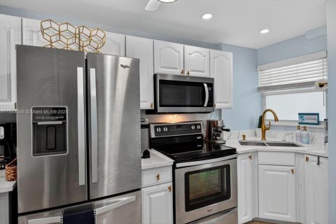 Condo in Pompano Beach, Florida, 2 bedrooms  № 1931081 - photo 9