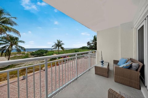 Condo in Pompano Beach, Florida, 2 bedrooms  № 1931081 - photo 24