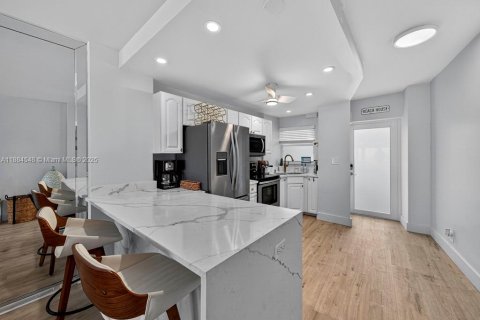 Condo in Pompano Beach, Florida, 2 bedrooms  № 1931081 - photo 10