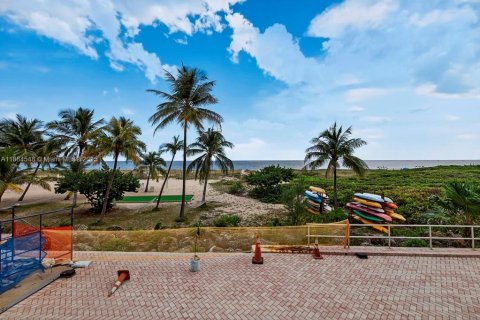 Condo in Pompano Beach, Florida, 2 bedrooms  № 1931081 - photo 26