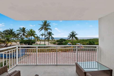 Condo in Pompano Beach, Florida, 2 bedrooms  № 1931081 - photo 23