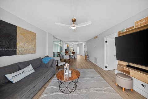 Condo in Pompano Beach, Florida, 2 bedrooms  № 1931081 - photo 21