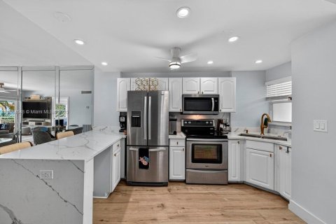 Condo in Pompano Beach, Florida, 2 bedrooms  № 1931081 - photo 8