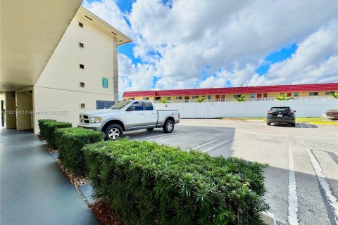 Condominio en venta en Lauderhill, Florida, 1 dormitorio, 63.17 m2 № 1975850 - foto 6