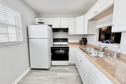 Condominio en venta en Lauderhill, Florida, 1 dormitorio, 63.17 m2 № 1975850 - foto 4