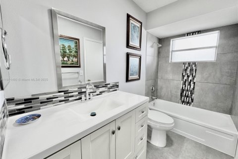 Condominio en venta en Lauderhill, Florida, 1 dormitorio, 63.17 m2 № 1975850 - foto 12