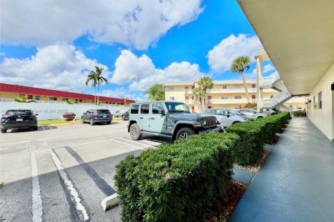 Condominio en venta en Lauderhill, Florida, 1 dormitorio, 63.17 m2 № 1975850 - foto 3