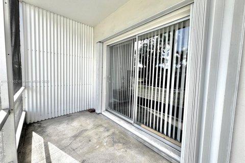 Condominio en venta en Lauderhill, Florida, 1 dormitorio, 63.17 m2 № 1975850 - foto 15