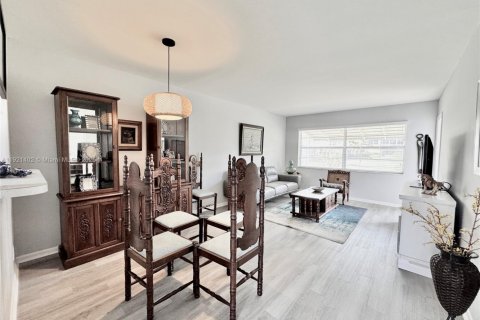 Condominio en venta en Lauderhill, Florida, 1 dormitorio, 63.17 m2 № 1975850 - foto 8