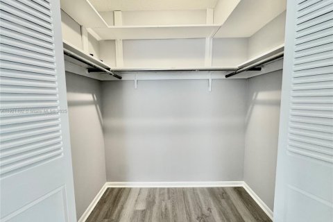 Condominio en venta en Lauderhill, Florida, 1 dormitorio, 63.17 m2 № 1975850 - foto 13