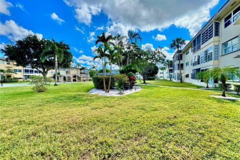 Condominio en venta en Lauderhill, Florida, 1 dormitorio, 63.17 m2 № 1975850 - foto 16